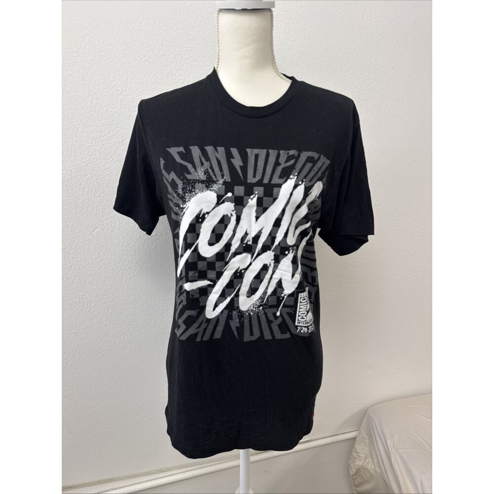 2025 San Diego Comic Con Graphic T-Shirt Size Medium